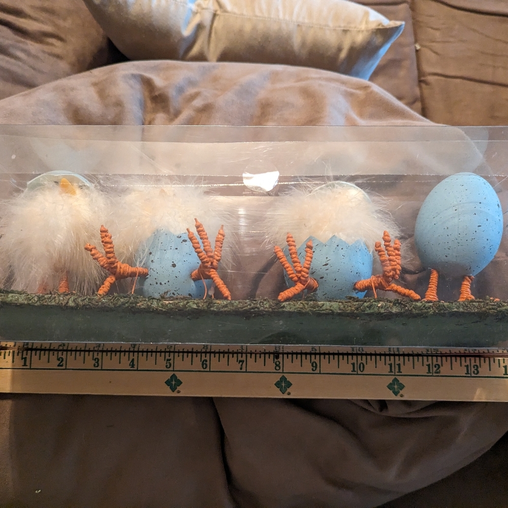 Adorable baby chicks (4) decor. Get the set in box. Furry. - Picture 2 of 4